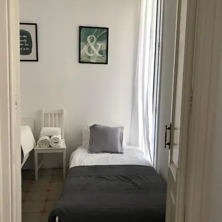 1 Casual Apartments