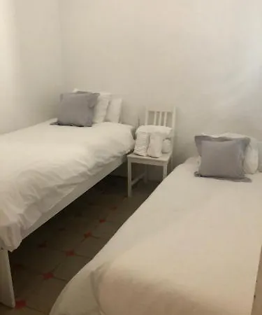 1 Casual Apartments Lägenhet